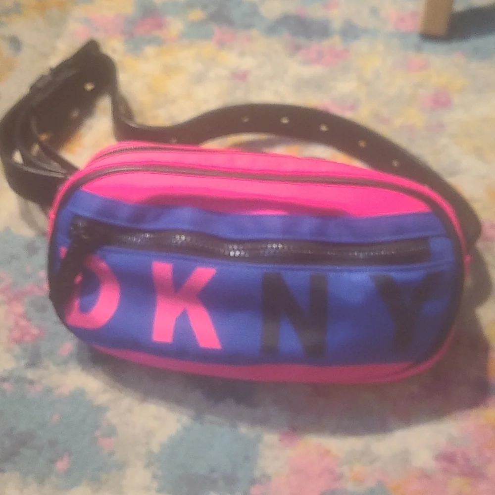 SALE DKNY fanny pack SALE - Picture 4 of 5